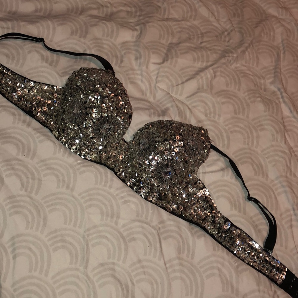 Rave bra